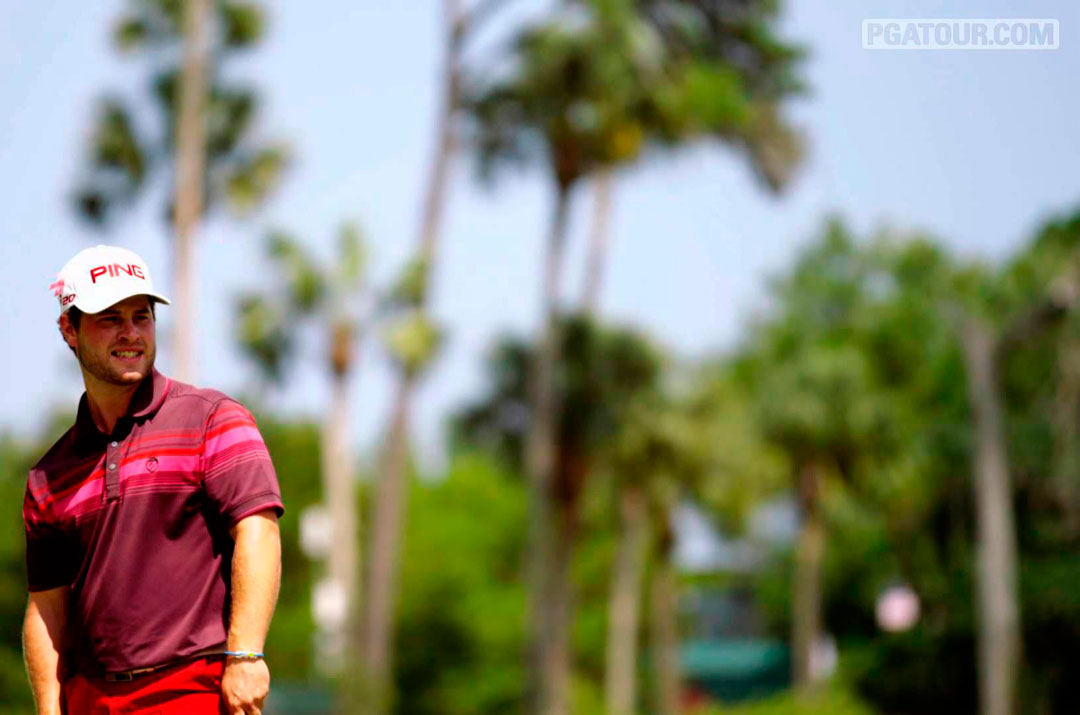 Esta fue la polera que vi en el campeonato de golf, la que me iluminó el foco de qué colores combinar! Foto de PGATOUR.com.