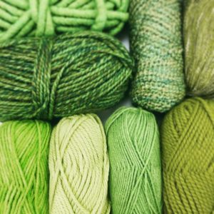 Color del año: Greenery. Foto de LionBrand Yarn