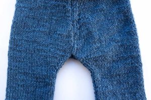 Instrucciones de tejido de pantalones para bebe a palillos