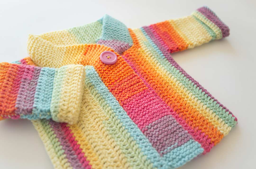 Chaleco arcoiris a crochet para bebe patron de tejido Marina Torreblanca Blog
